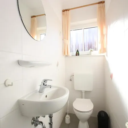 Apartment Doppelhaushaelfte In
