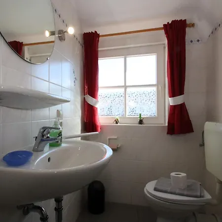 Doppelhaushaelfte In Apartment Burhave