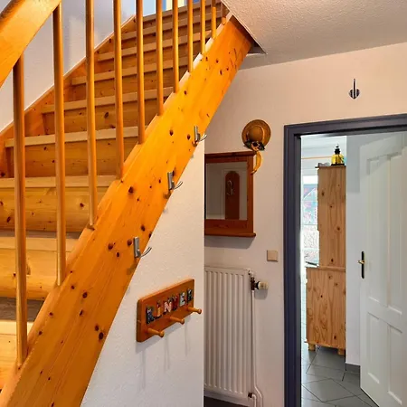 Doppelhaushaelfte In *