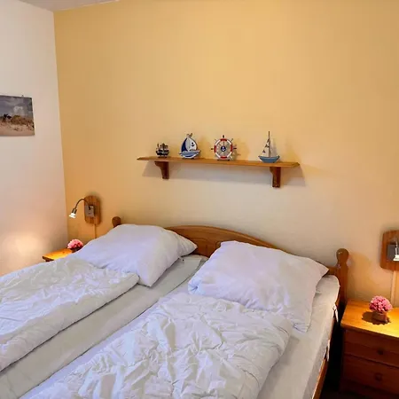 Doppelhaushaelfte In *