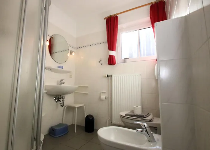 Doppelhaushaelfte In Apartman *